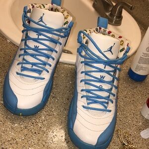 Jordan emoji size 4 (Grade school)